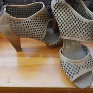3/$25 Closet clear out Franco Sarto Peep toe Pumps